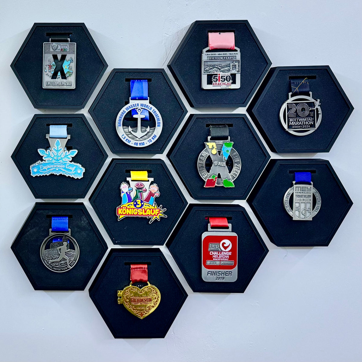 Medaillen-Display im Wabendesign