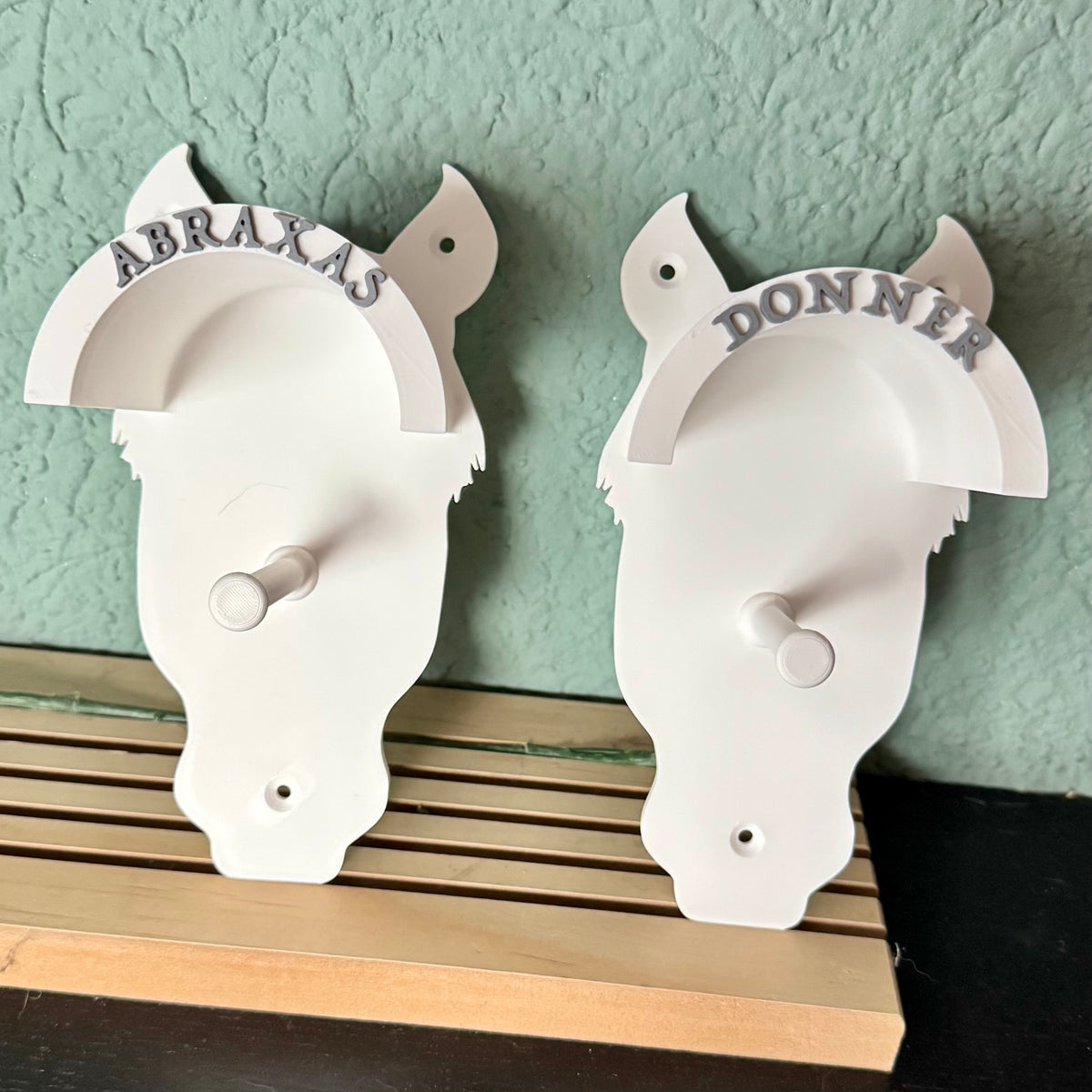 Personalisierter Trensen- und Halfterhalter